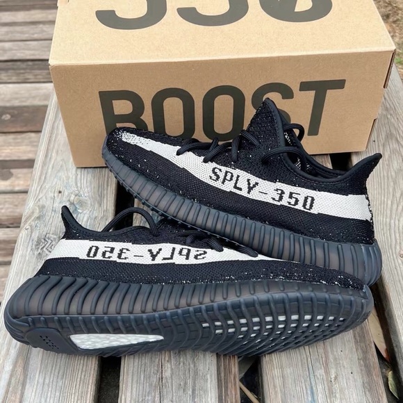 Yeezy 350 v2 - Picture 3 of 6